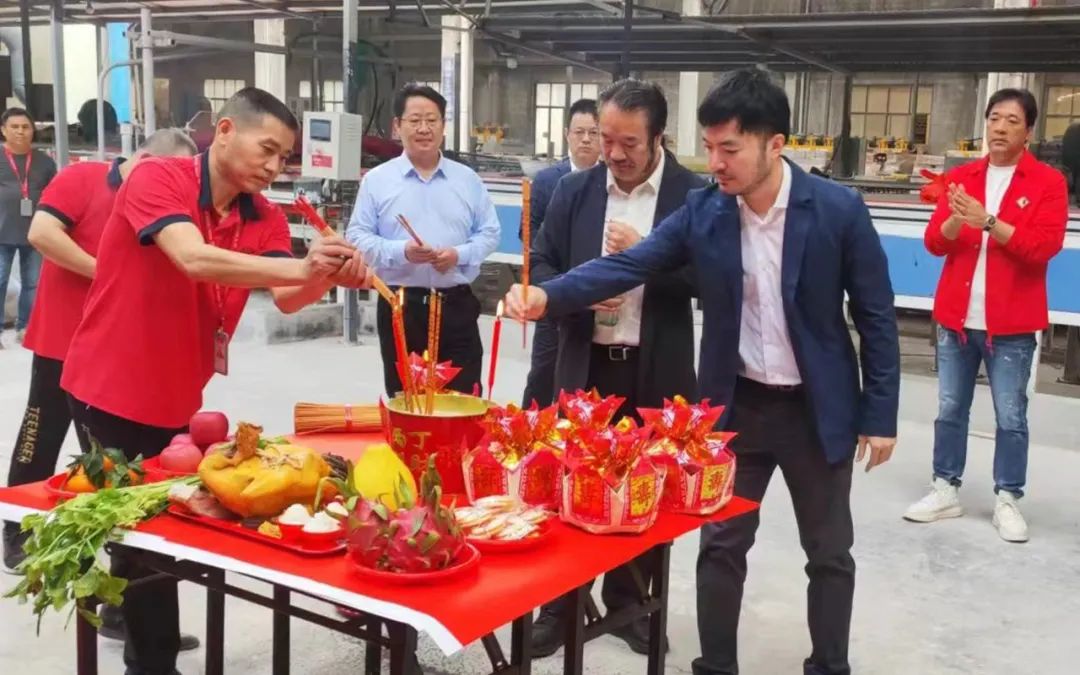 薪火升騰 · 燃起新程｜熱烈祝賀將軍陶瓷集團(tuán)智造生產(chǎn)基地今日盛大點(diǎn)火(圖4)