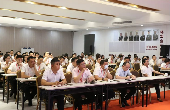 巖板專場培訓(xùn)會順利舉行，打造強(qiáng)勢巖板精英賦能團(tuán)隊(duì)